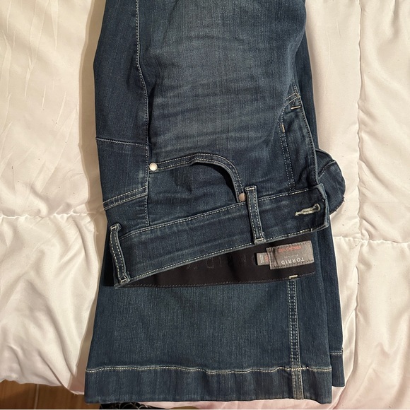 Torrid 16r bombshell flare extreme stretch jeans - Picture 1 of 2